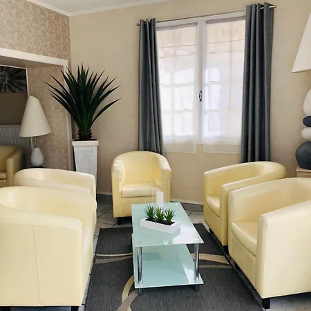 Domaine De 3* Roullet